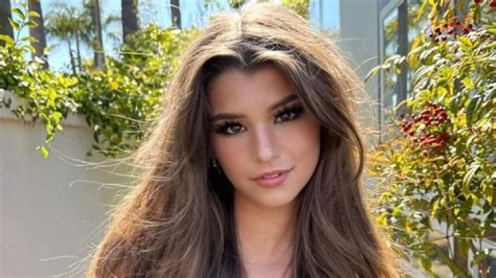Ella Bandz Bio, Wiki, Age, Birthday, Height, Parents, Boyfriend, Before and after, Lashes, Scammer, Net Worth and Instagram