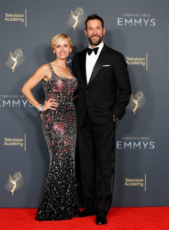 
Is Noah Mills Married to Wife : Noah Mills’ Biography? 