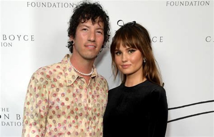 
Who is Debbie Schlussel husband? 
